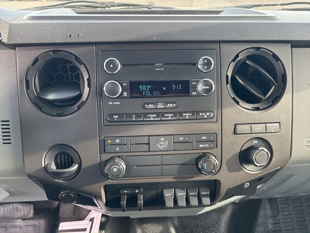 2013 Ford Super Duty F-350 DRW XL