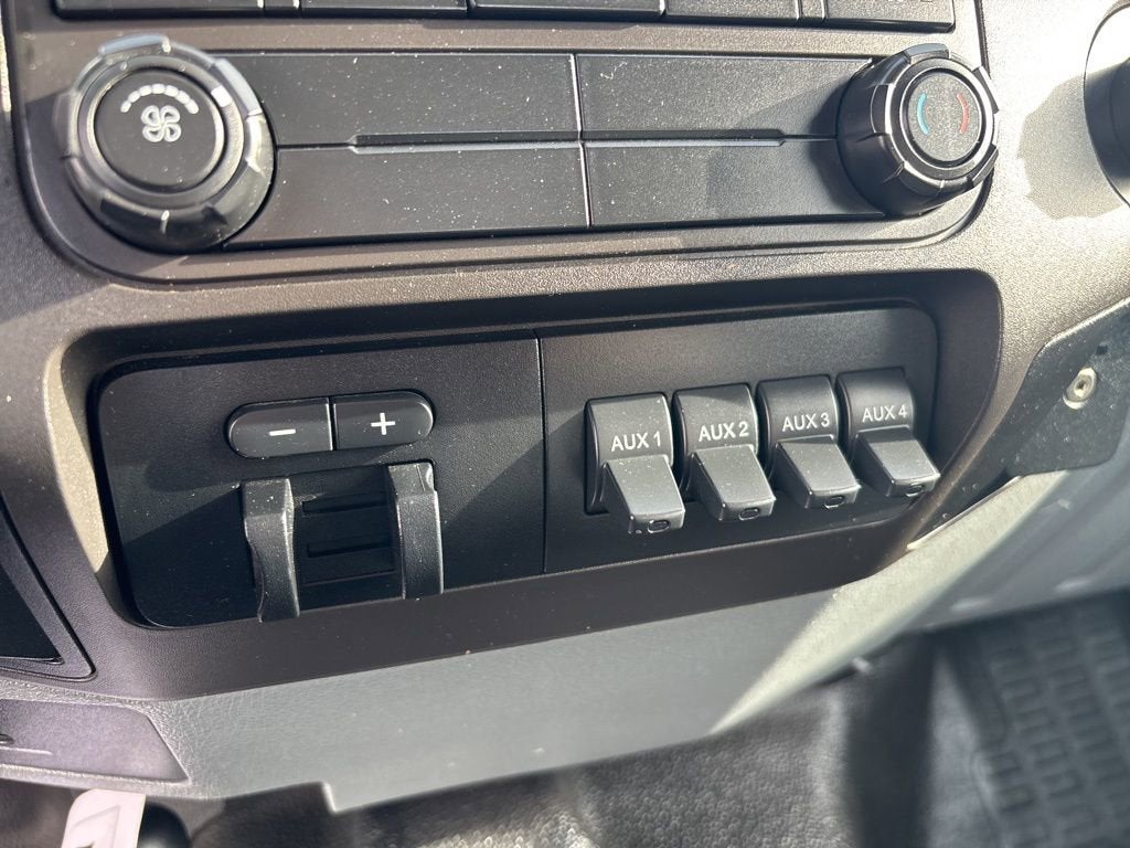 2013 Ford Super Duty F-350 DRW XL