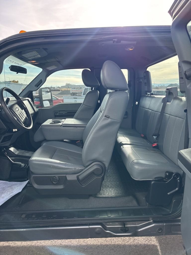 2013 Ford Super Duty F-350 DRW XL