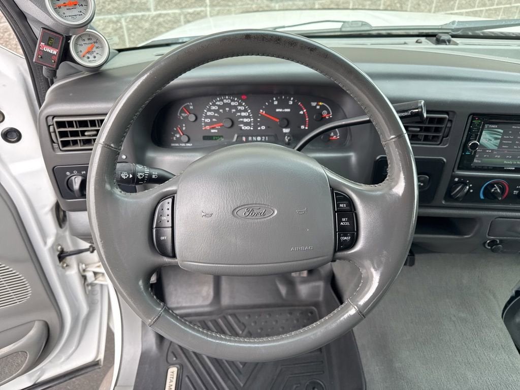 2002 Ford Super Duty F-350 SRW Lariat