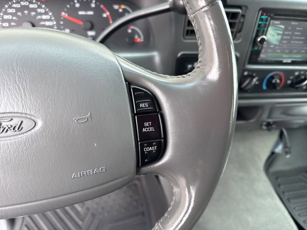 2002 Ford Super Duty F-350 SRW Lariat