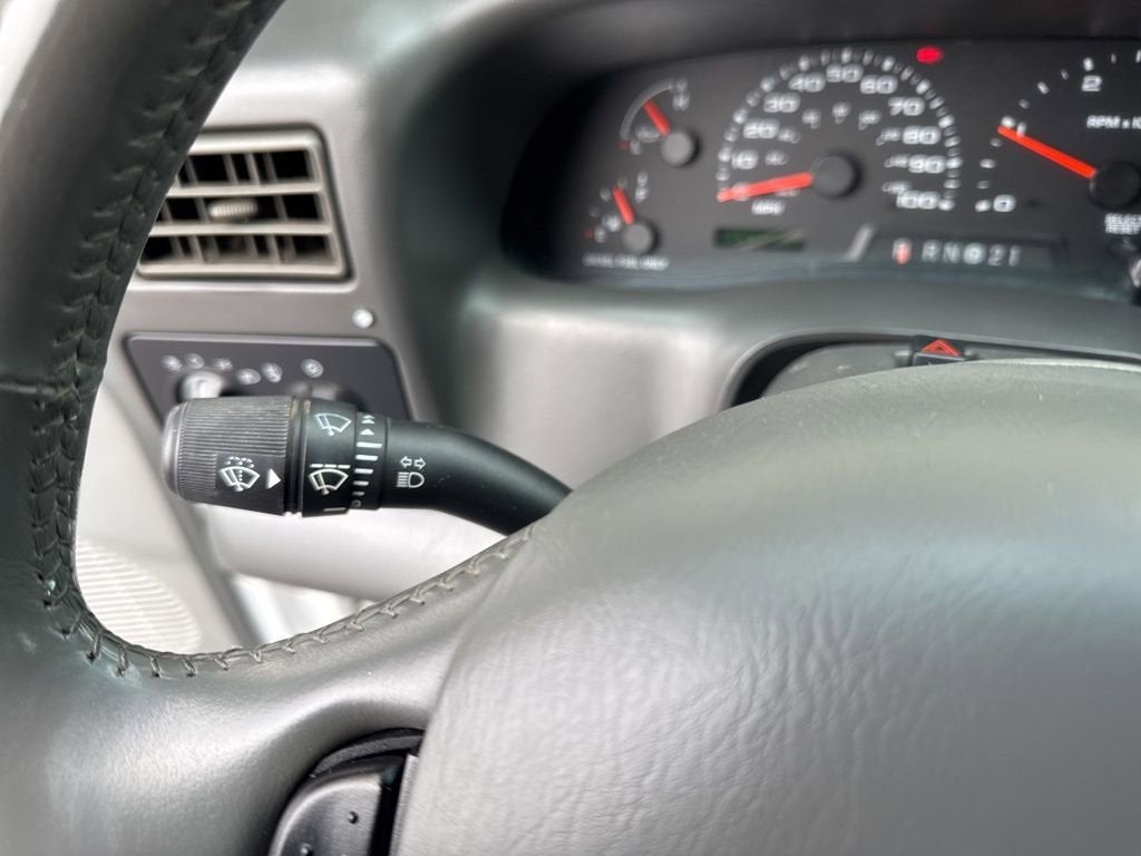 2002 Ford Super Duty F-350 SRW Lariat