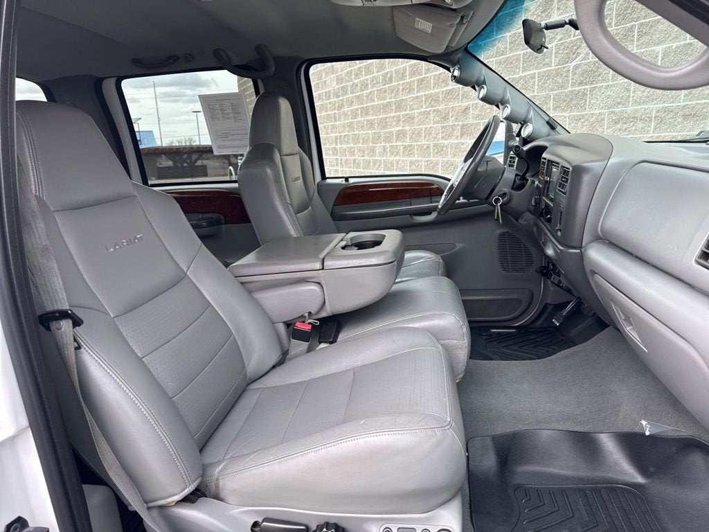 2002 Ford Super Duty F-350 SRW Lariat