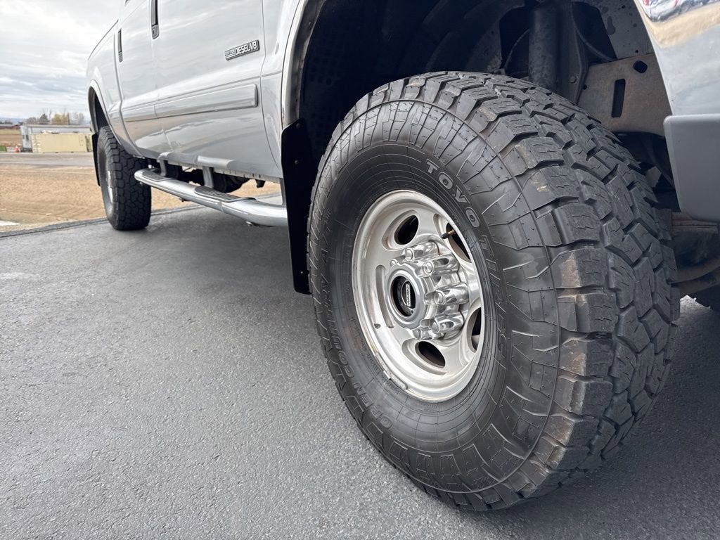 2002 Ford Super Duty F-350 SRW Lariat