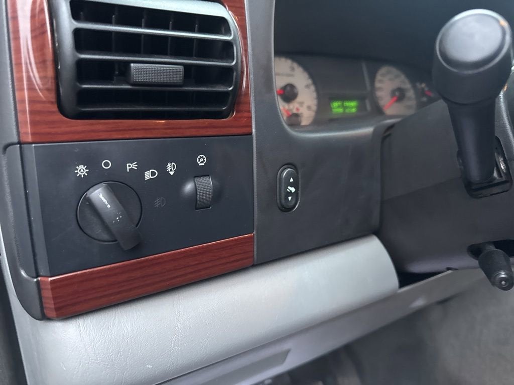 2006 Ford Super Duty F-350 DRW XL