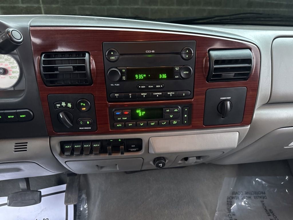 2006 Ford Super Duty F-350 DRW XL