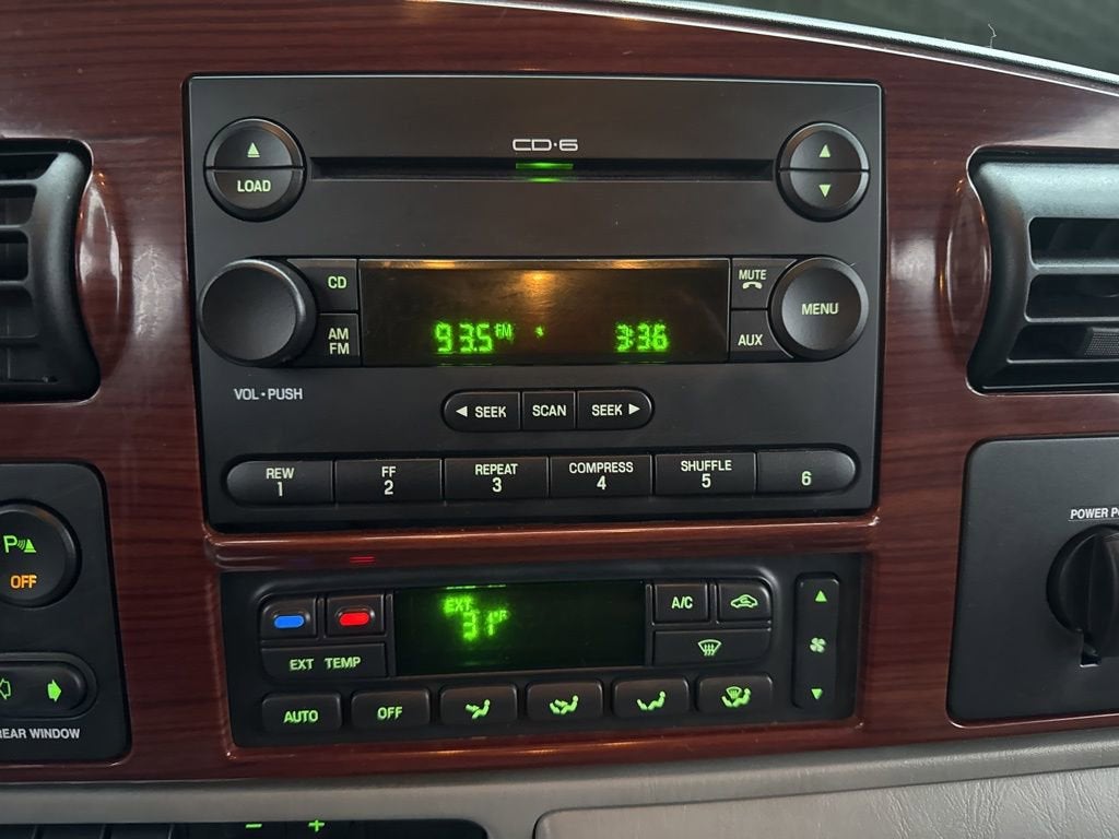 2006 Ford Super Duty F-350 DRW XL