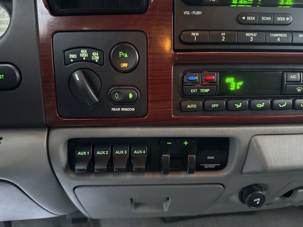 2006 Ford Super Duty F-350 DRW XL