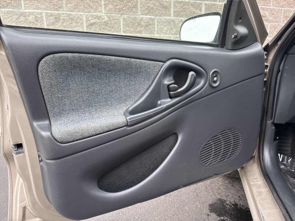 2005 Chevrolet Cavalier Base