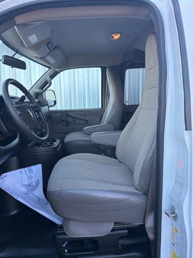 2023 Chevrolet Express Passenger 3500 1LS