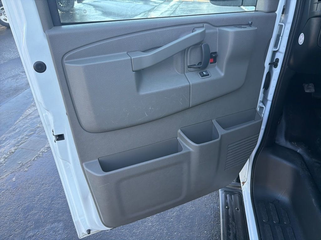 2023 Chevrolet Express Passenger 3500 1LS