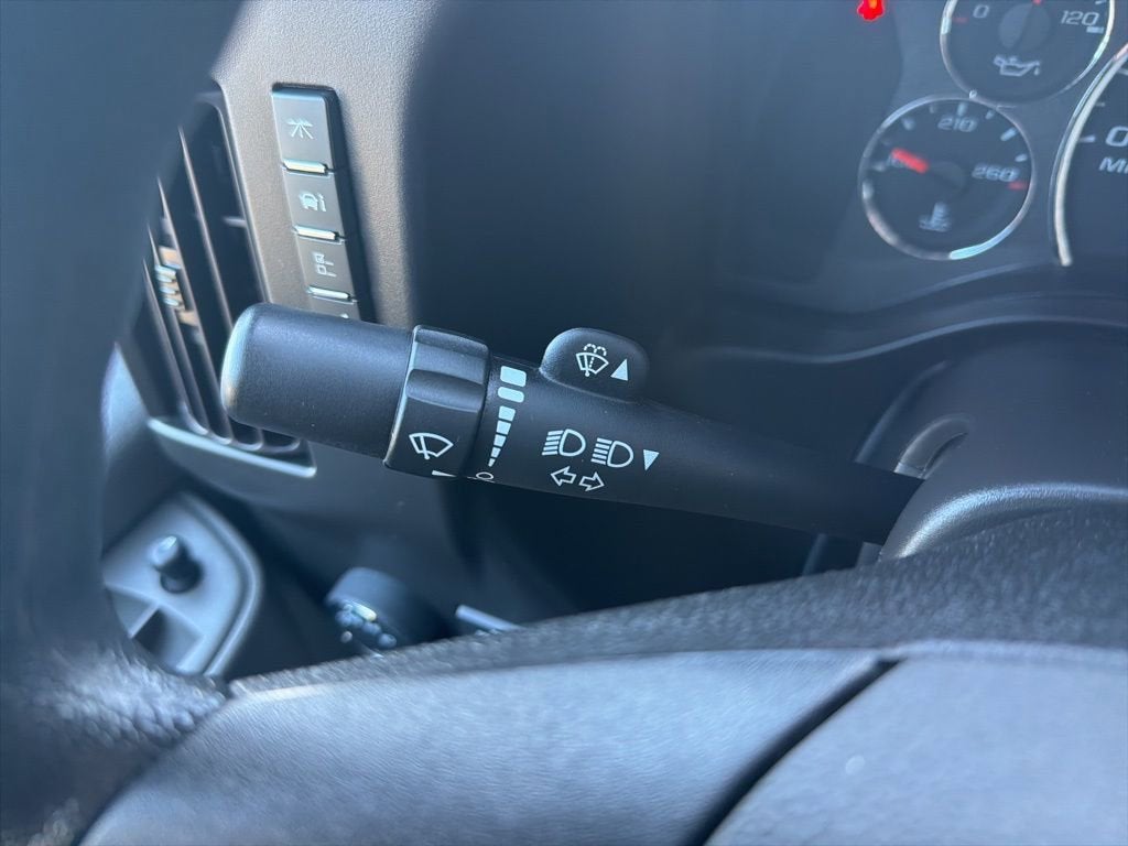 2023 Chevrolet Express Passenger 3500 1LS