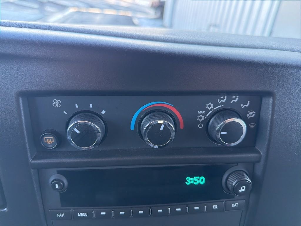 2023 Chevrolet Express Passenger 3500 1LS