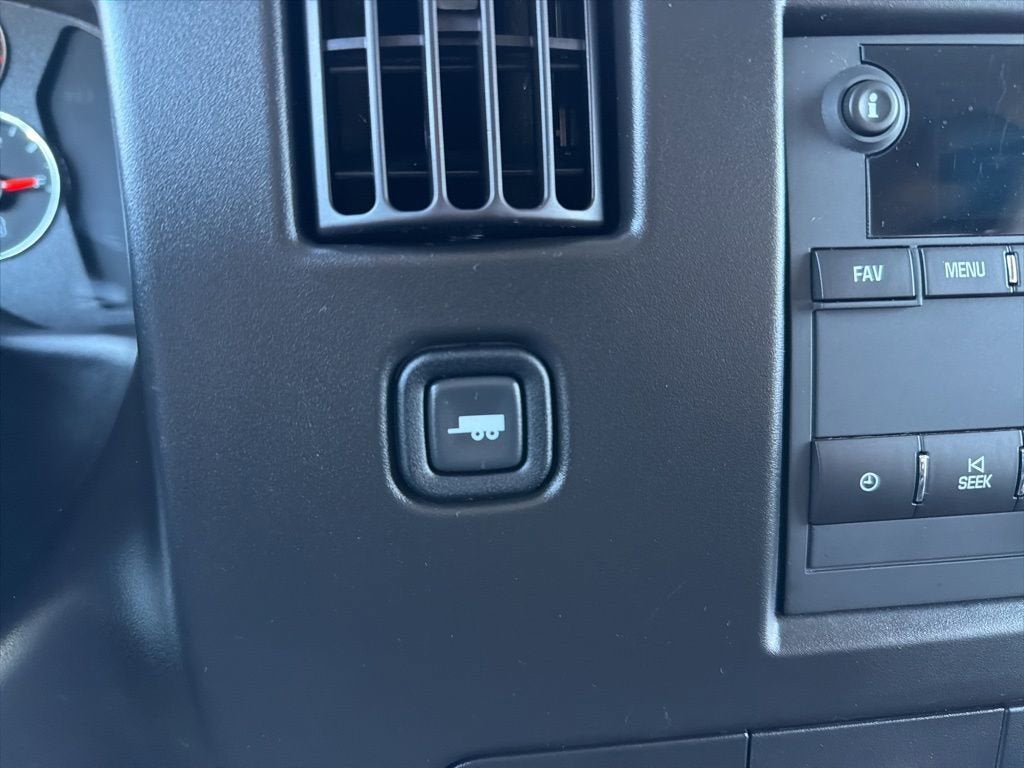 2023 Chevrolet Express Passenger 3500 1LS