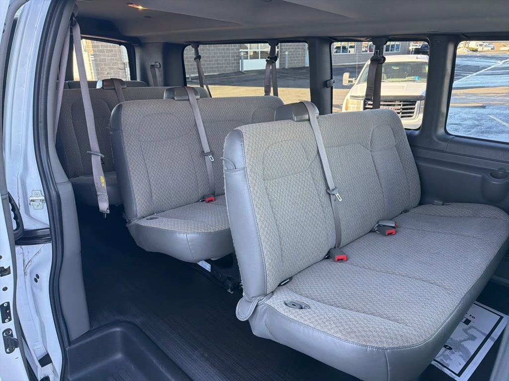 2023 Chevrolet Express Passenger 3500 1LS