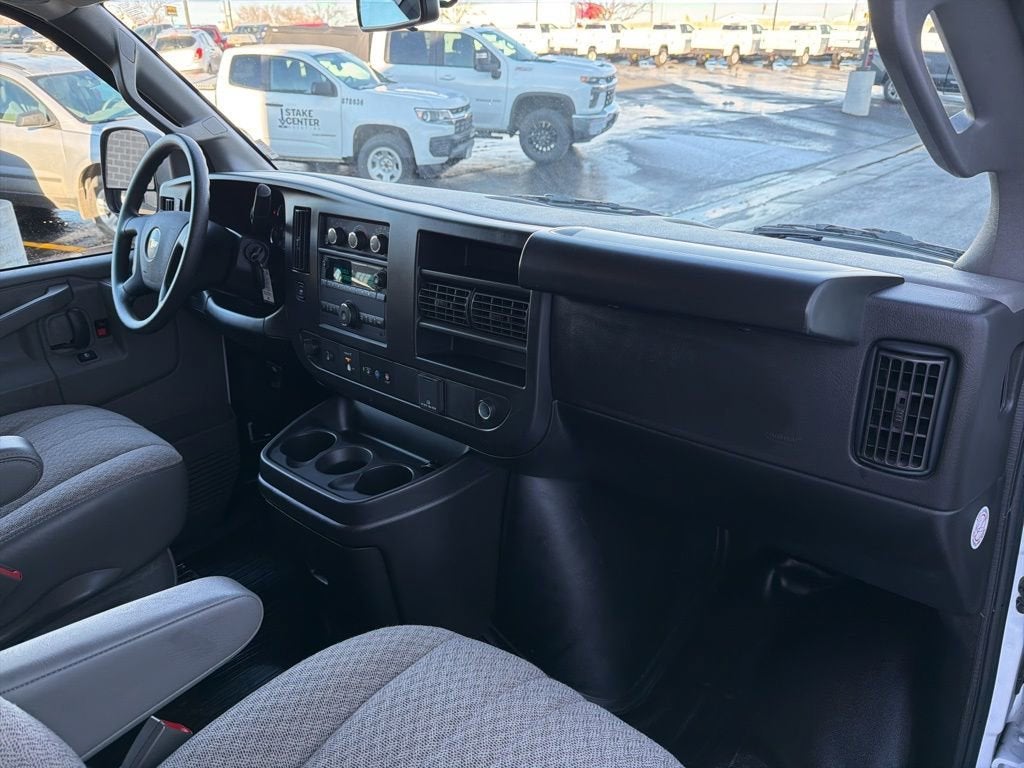 2023 Chevrolet Express Passenger 3500 1LS