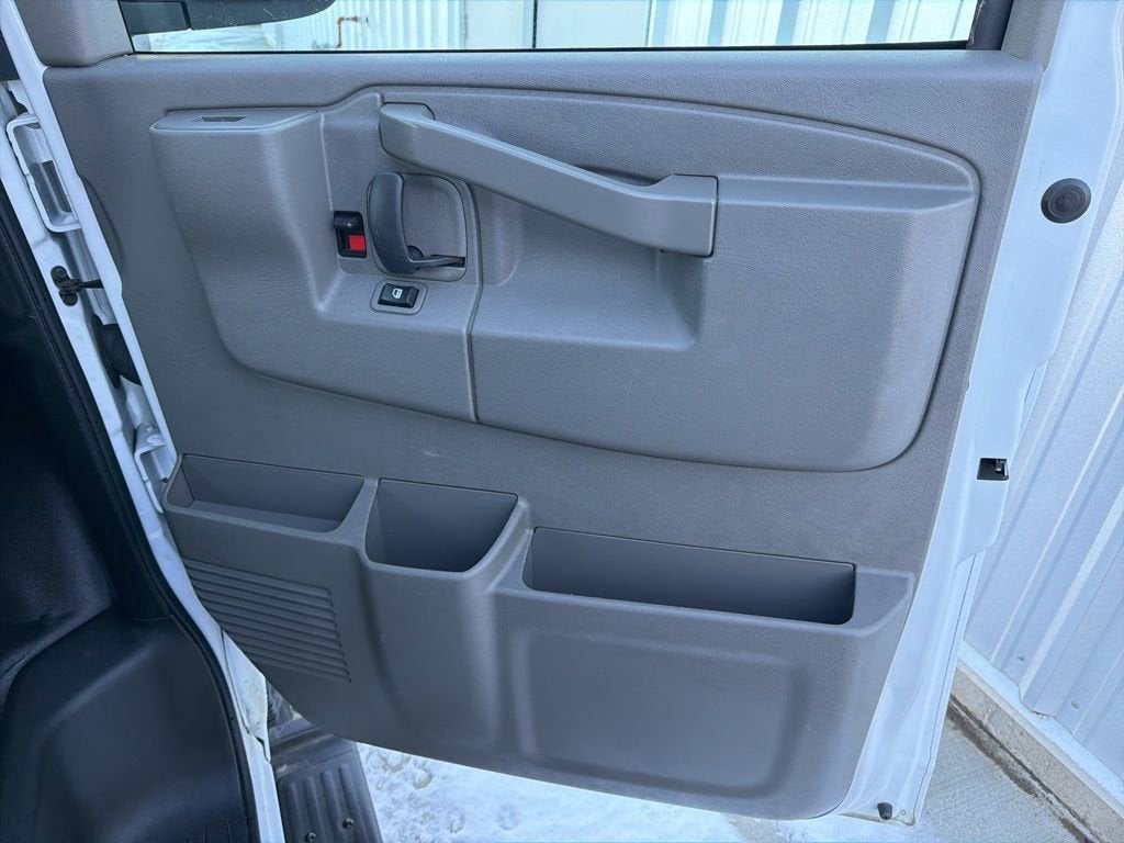 2023 Chevrolet Express Passenger 3500 1LS