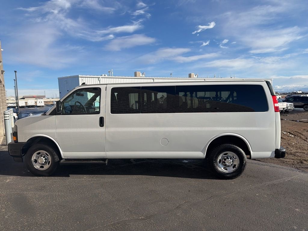 2023 Chevrolet Express Passenger 3500 1LS