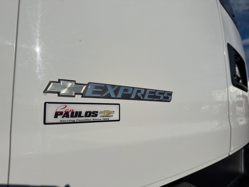2023 Chevrolet Express Passenger 3500 1LS
