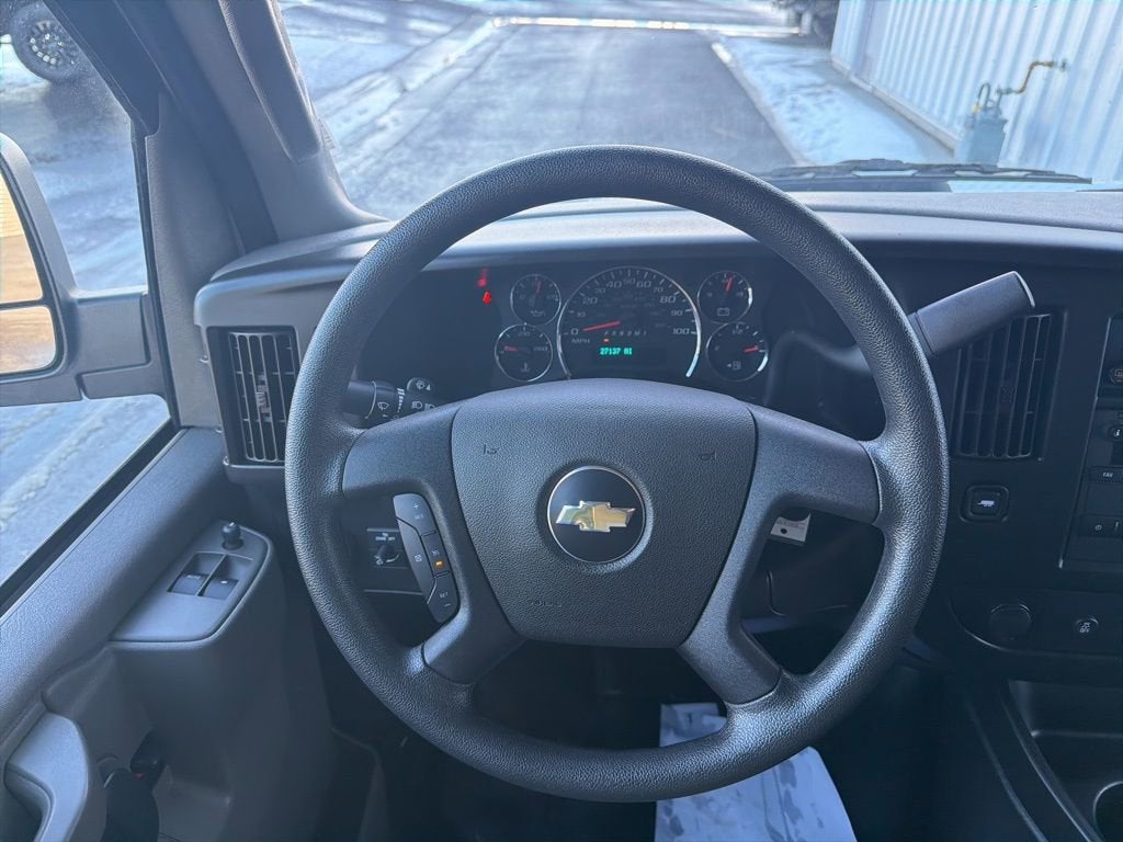 2023 Chevrolet Express Passenger 3500 1LS