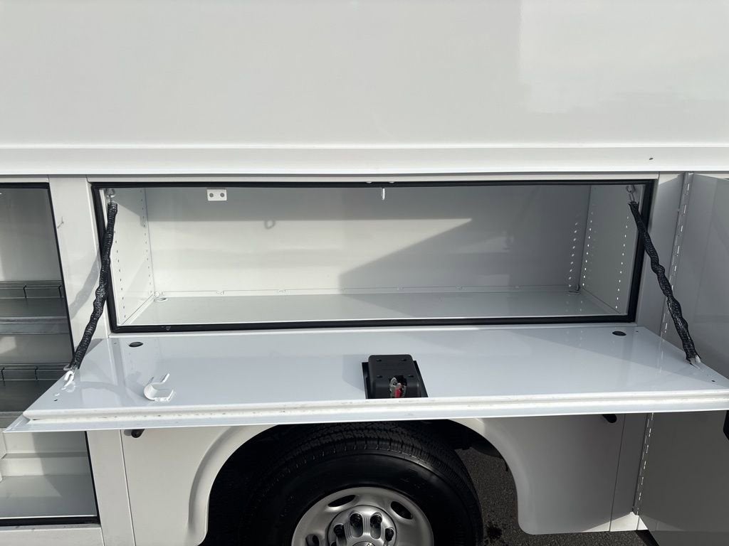 2025 Chevrolet Express Cutaway 3500 1WT