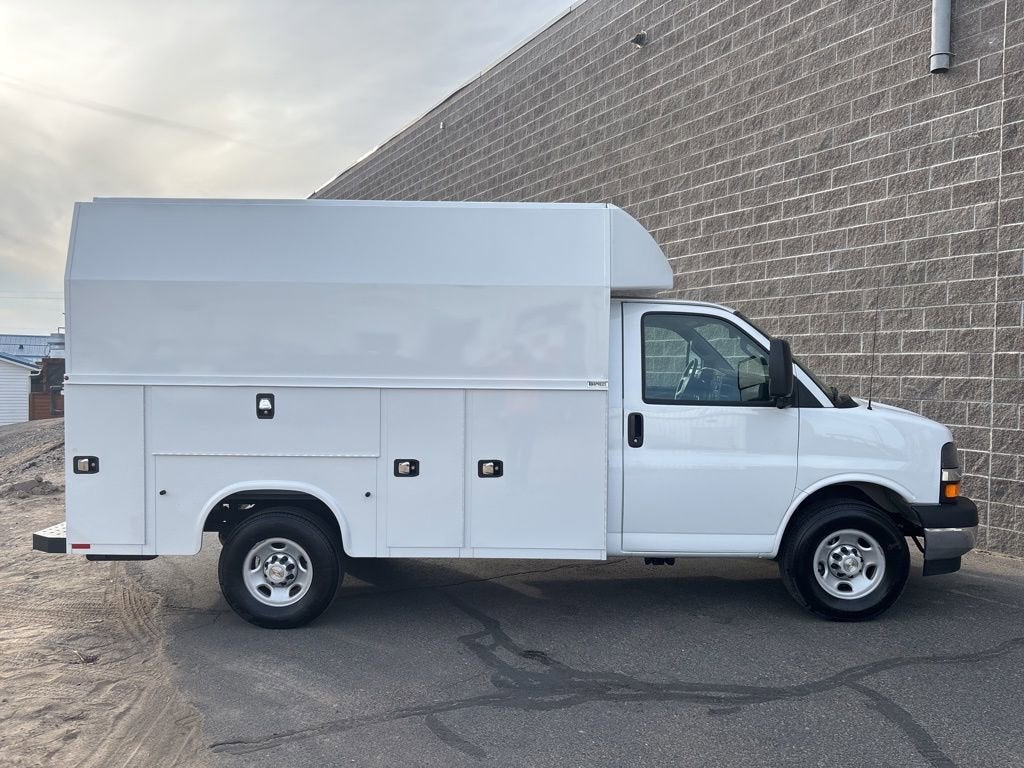 2025 Chevrolet Express Cutaway 3500 1WT