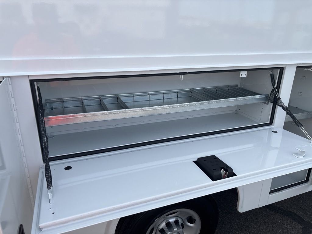 2025 Chevrolet Express Cutaway 3500 1WT