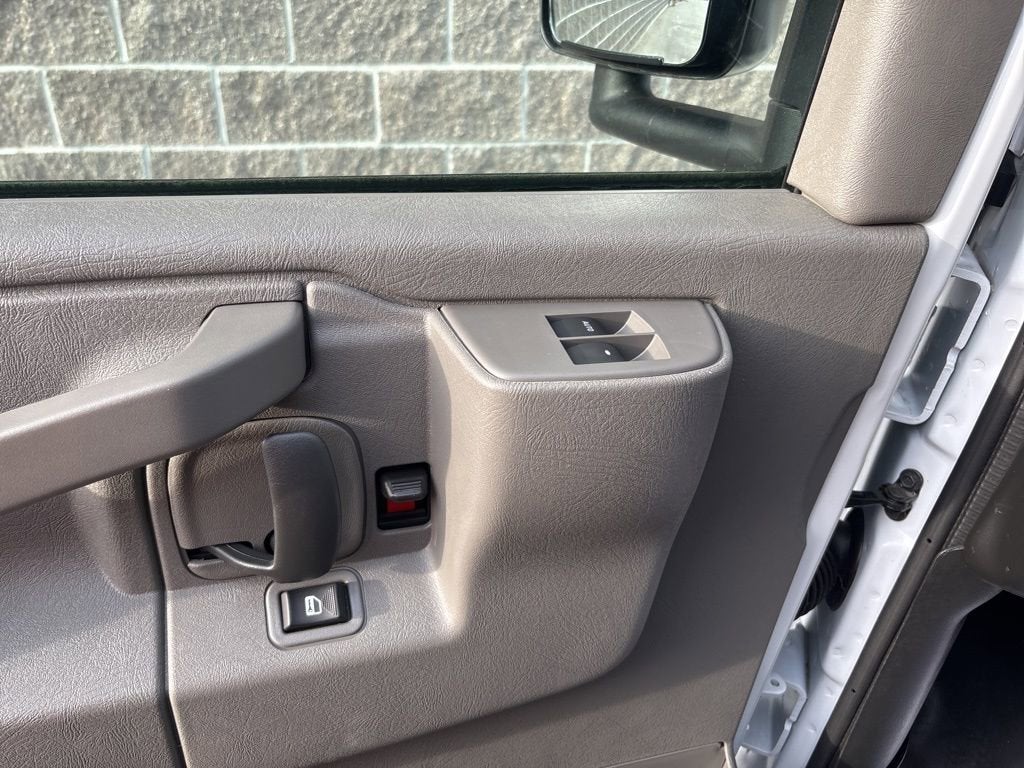 2025 Chevrolet Express Cutaway 3500 1WT