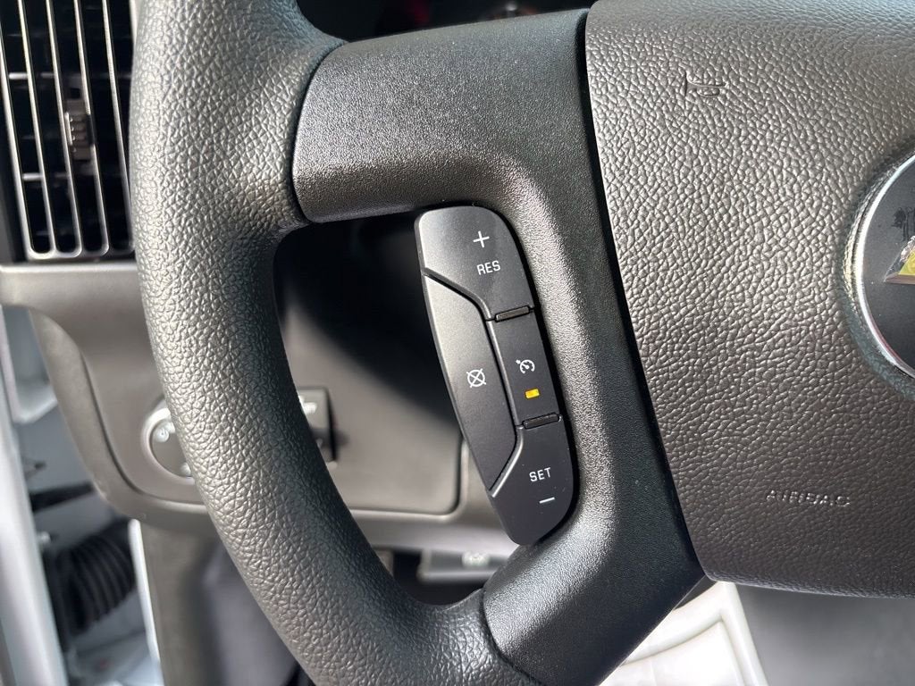 2025 Chevrolet Express Cutaway 3500 1WT