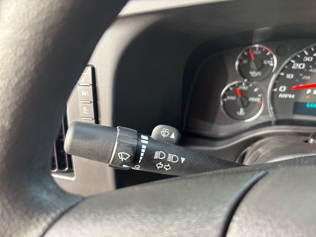 2025 Chevrolet Express Cutaway 3500 1WT