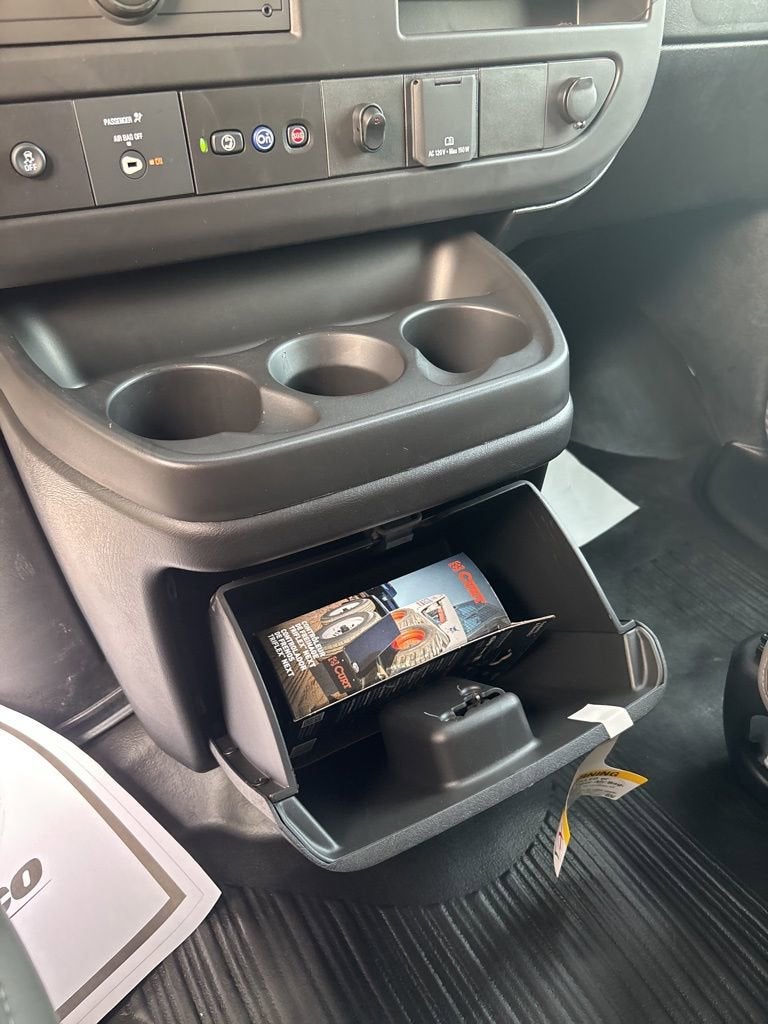 2025 Chevrolet Express Cutaway 3500 1WT