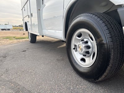 2025 Chevrolet Express Cutaway 3500 1WT