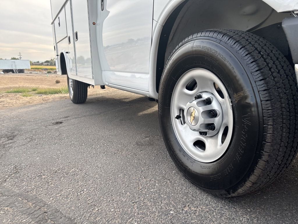 2025 Chevrolet Express Cutaway 3500 1WT