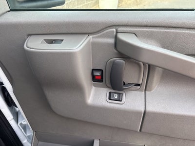 2025 Chevrolet Express Cutaway 3500 1WT