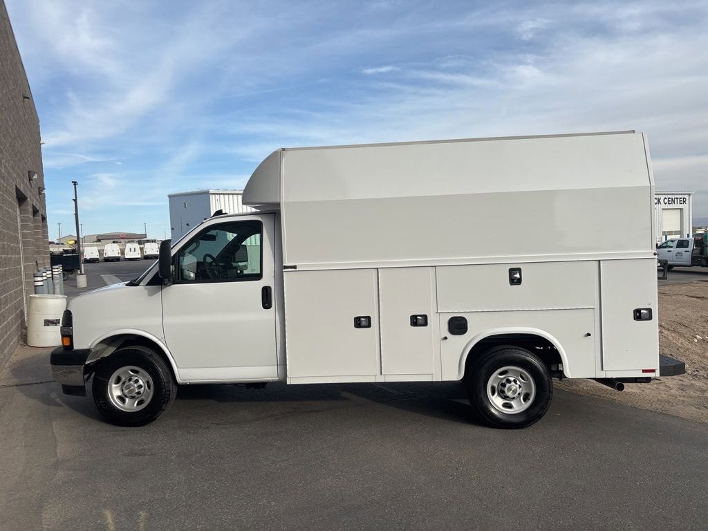 2025 Chevrolet Express Cutaway 3500 1WT
