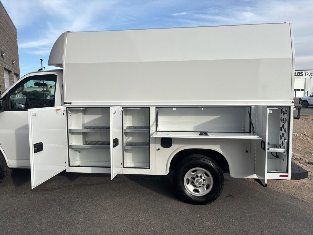 2025 Chevrolet Express Cutaway 3500 1WT