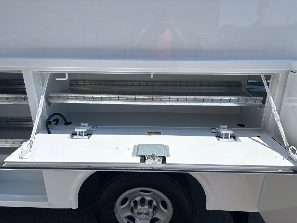 2025 Chevrolet Express Cutaway 3500 1WT