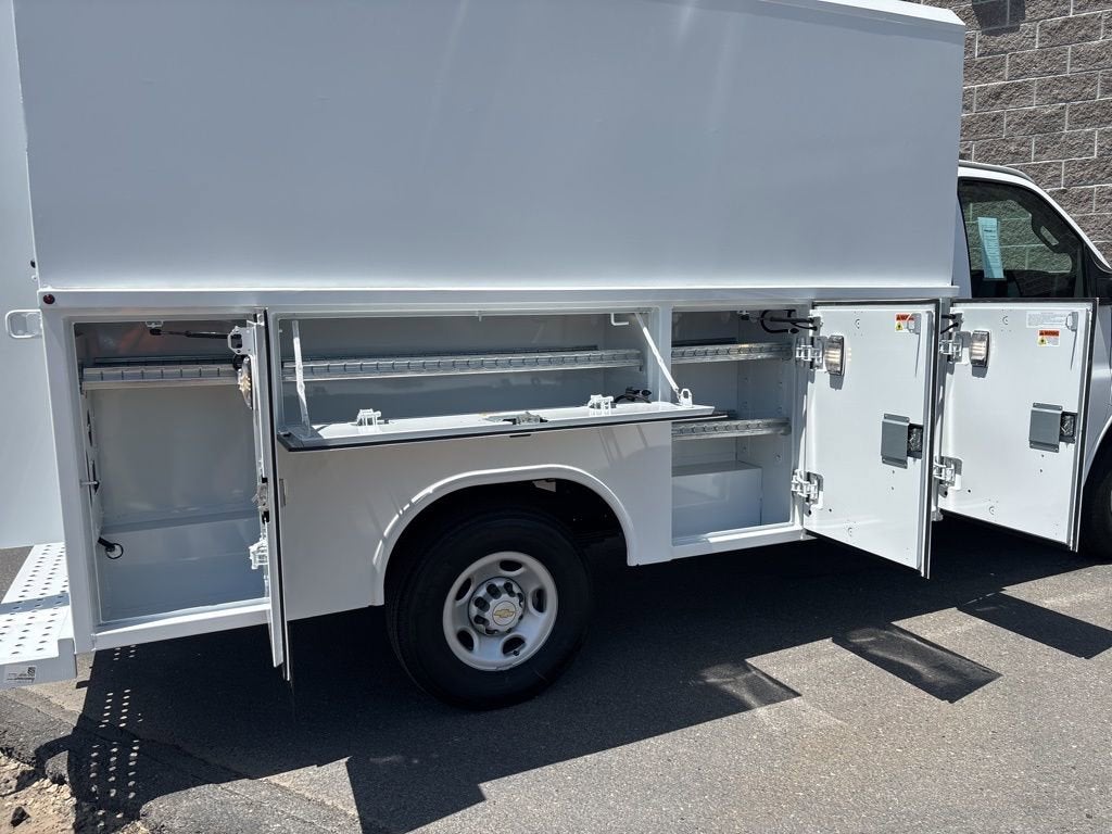 2025 Chevrolet Express Cutaway 3500 1WT