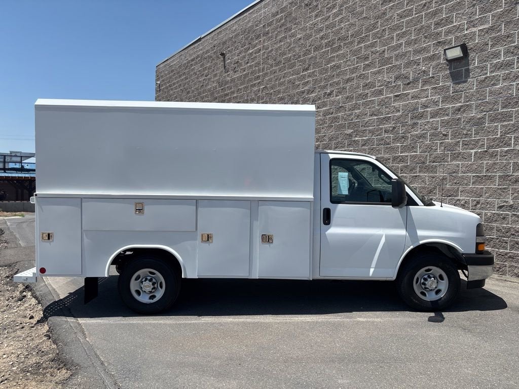 2025 Chevrolet Express Cutaway 3500 1WT