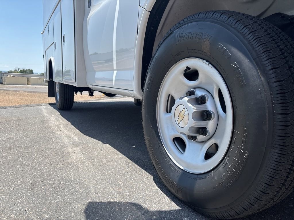 2025 Chevrolet Express Cutaway 3500 1WT