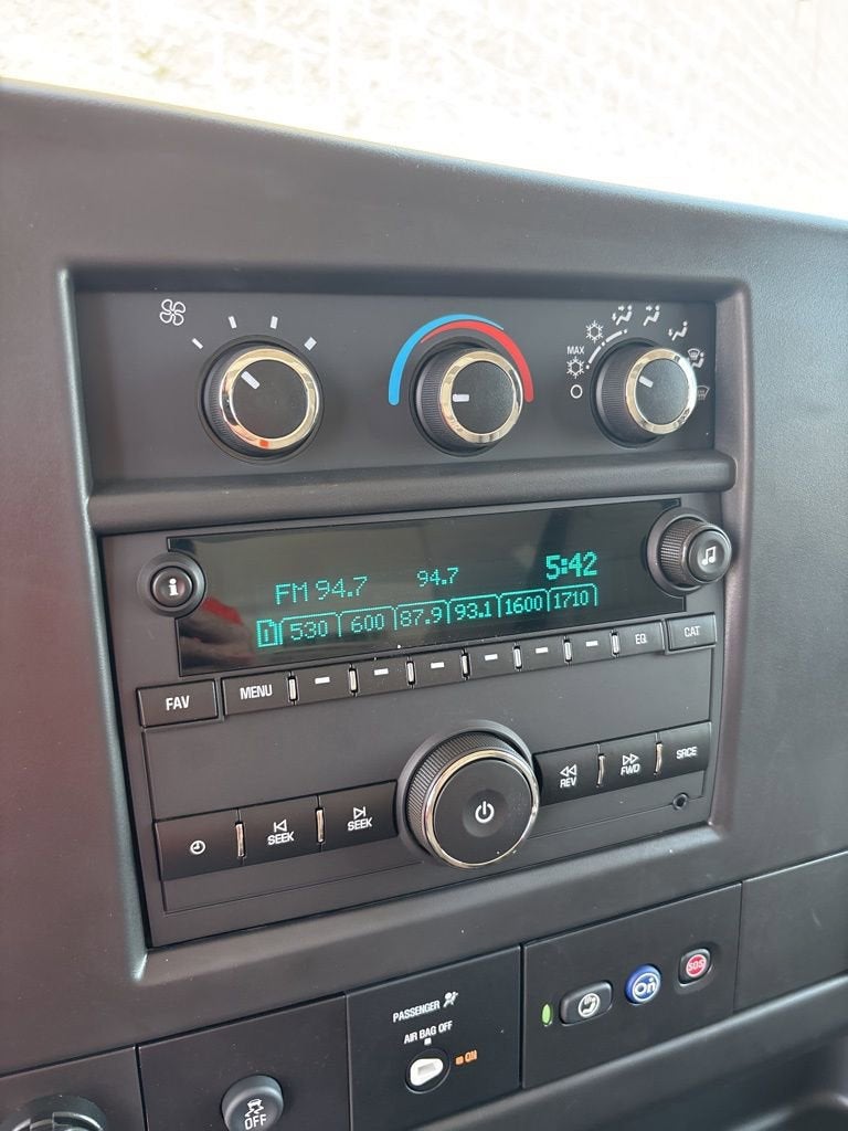 2025 Chevrolet Express Cutaway 3500 1WT