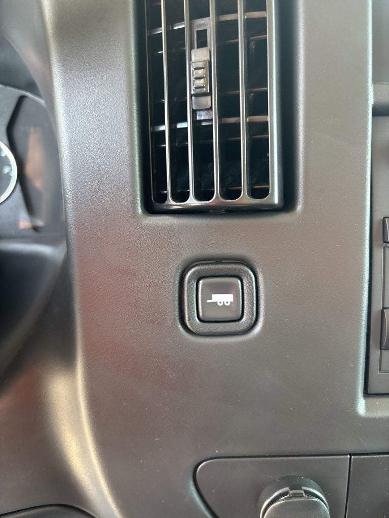 2025 Chevrolet Express Cutaway 3500 1WT