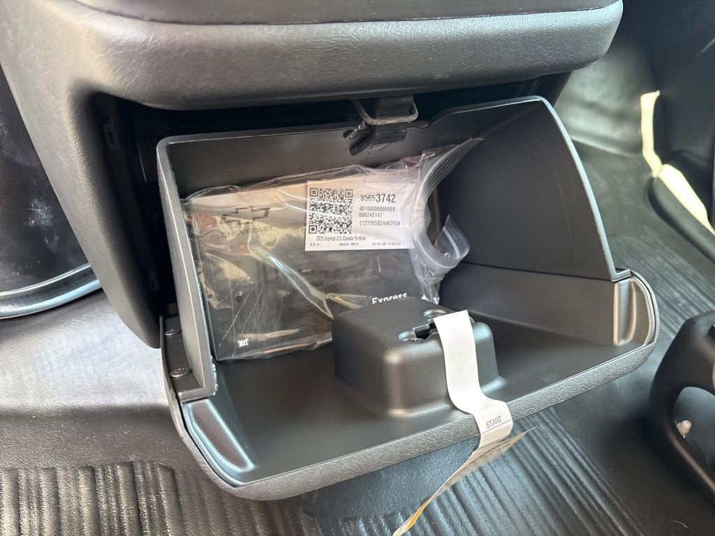 2025 Chevrolet Express Cutaway 3500 1WT