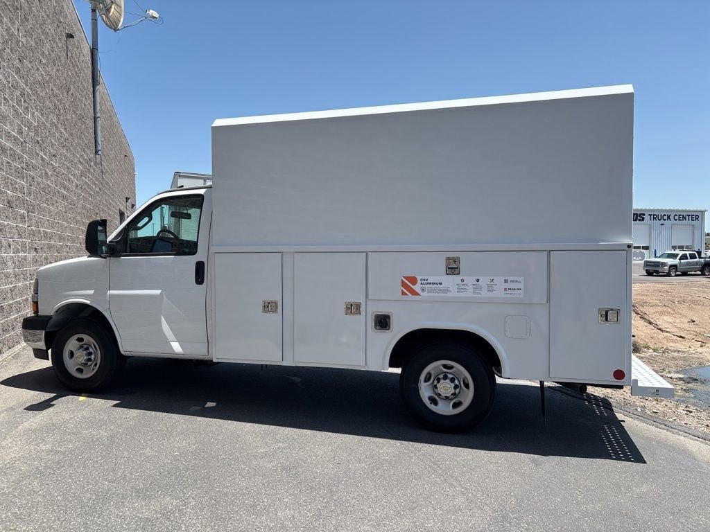 2025 Chevrolet Express Cutaway 3500 1WT