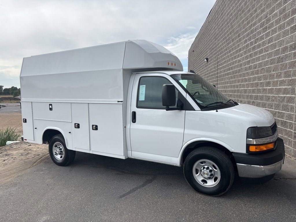 2025 Chevrolet Express Cutaway 3500 1WT
