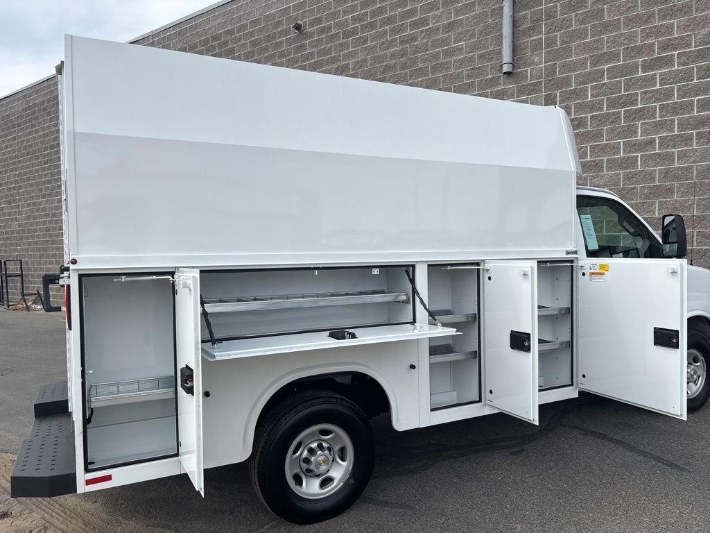 2025 Chevrolet Express Cutaway 3500 1WT