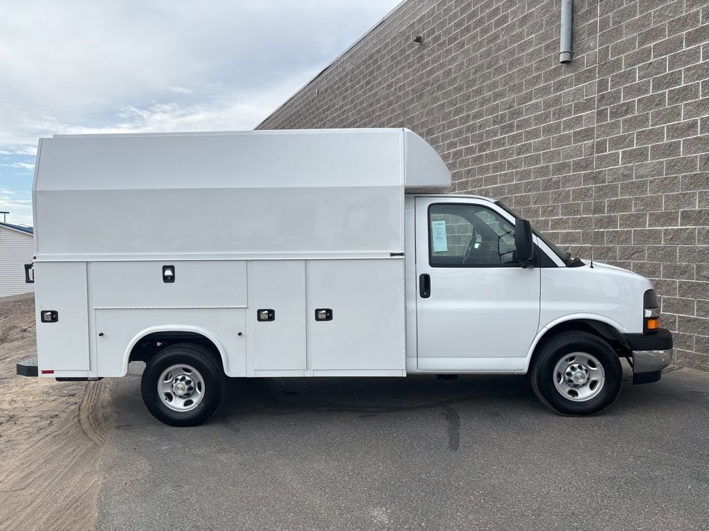 2025 Chevrolet Express Cutaway 3500 1WT