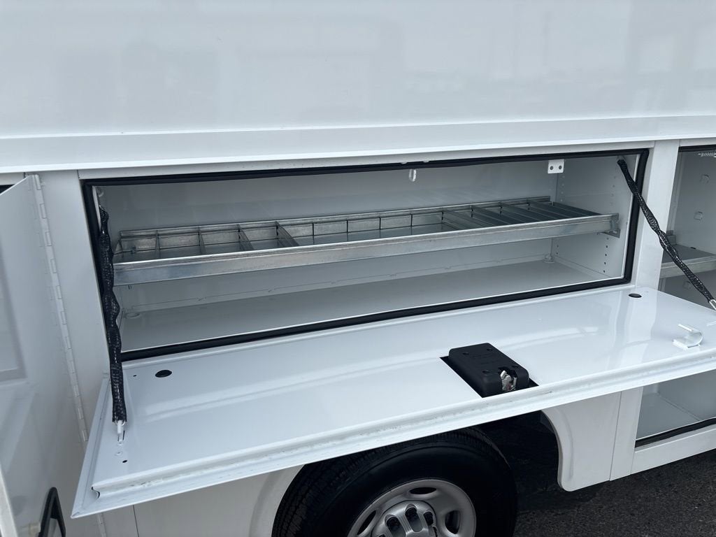 2025 Chevrolet Express Cutaway 3500 1WT