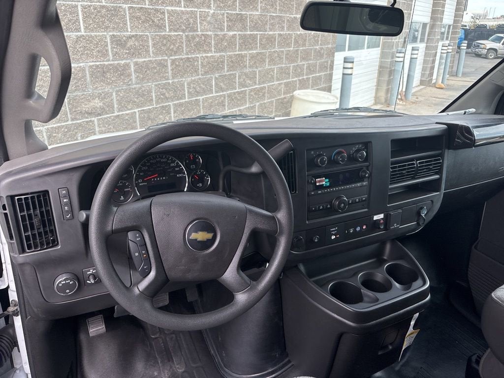 2025 Chevrolet Express Cutaway 3500 1WT