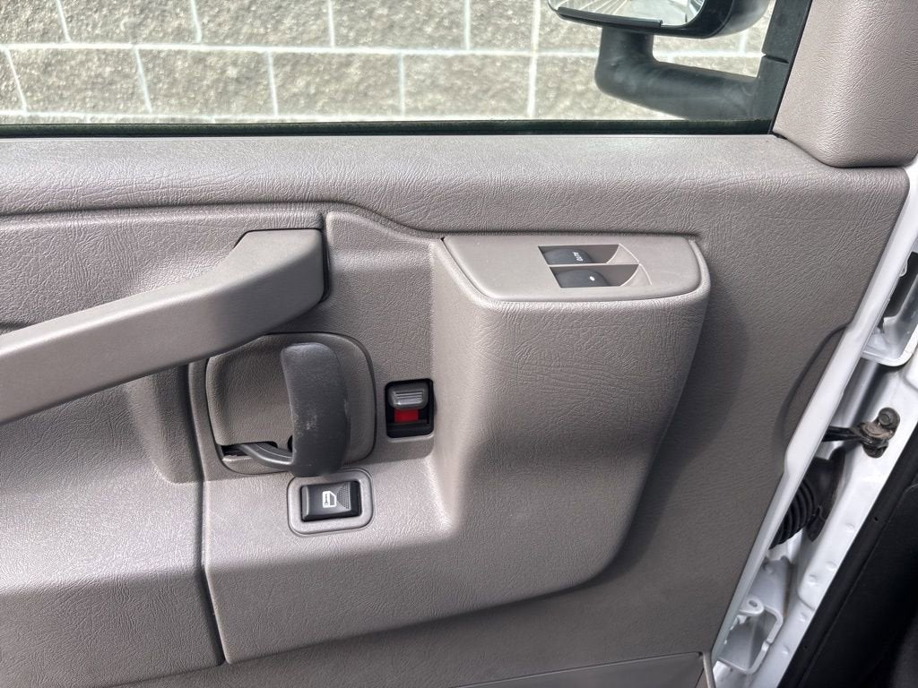 2025 Chevrolet Express Cutaway 3500 1WT